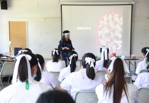 ภาพกิจกรรม ศูนย์วิทยาศาสตร์และวิทยาศาสตร์ประยุกต์ จัดอบรมเชิงปฏิบัติการ เรื่อง ความปลอดภัยทางชีวภาพและการรักษาความปลอดภัยทางชีวภาพของห้องปฏิบัติการในวิกฤตโควิด 19