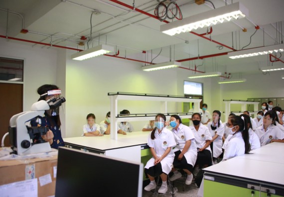 ภาพกิจกรรม ศูนย์วิทยาศาสตร์และวิทยาศาสตร์ประยุกต์ จัดอบรมเชิงปฏิบัติการ เรื่อง ความปลอดภัยทางชีวภาพและการรักษาความปลอดภัยทางชีวภาพของห้องปฏิบัติการในวิกฤตโควิด 19