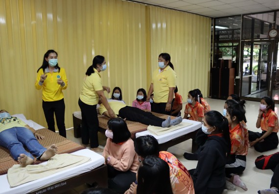 ภาพกิจกรรม โปรแกรมวิชาสาธารณสุขศาสตร์ จัดโครงการการส่งเสริมและสนับสนุนการจัดการเรียนการสอนเชิงบูรณาการกับการทํางาน (WIL) ของรายวิชาการพัฒนาอนามัยชุมชน เรื่อง การดูแลผู้ป่วยติดเตียง