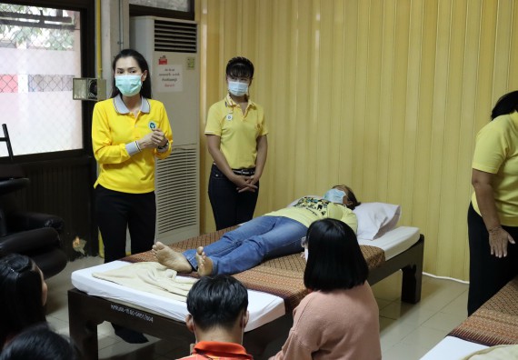 ภาพกิจกรรม โปรแกรมวิชาสาธารณสุขศาสตร์ จัดโครงการการส่งเสริมและสนับสนุนการจัดการเรียนการสอนเชิงบูรณาการกับการทํางาน (WIL) ของรายวิชาการพัฒนาอนามัยชุมชน เรื่อง การดูแลผู้ป่วยติดเตียง