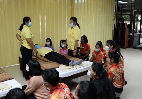 ภาพกิจกรรม โปรแกรมวิชาสาธารณสุขศาสตร์ จัดโครงการการส่งเสริมและสนับสนุนการจัดการเรียนการสอนเชิงบูรณาการกับการทํางาน (WIL) ของรายวิชาการพัฒนาอนามัยชุมชน เรื่อง การดูแลผู้ป่วยติดเตียง
