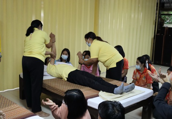 ภาพกิจกรรม โปรแกรมวิชาสาธารณสุขศาสตร์ จัดโครงการการส่งเสริมและสนับสนุนการจัดการเรียนการสอนเชิงบูรณาการกับการทํางาน (WIL) ของรายวิชาการพัฒนาอนามัยชุมชน เรื่อง การดูแลผู้ป่วยติดเตียง