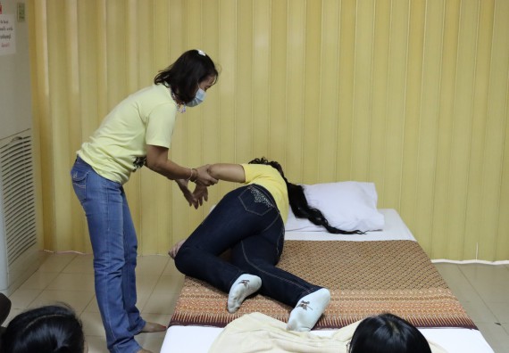 ภาพกิจกรรม โปรแกรมวิชาสาธารณสุขศาสตร์ จัดโครงการการส่งเสริมและสนับสนุนการจัดการเรียนการสอนเชิงบูรณาการกับการทํางาน (WIL) ของรายวิชาการพัฒนาอนามัยชุมชน เรื่อง การดูแลผู้ป่วยติดเตียง