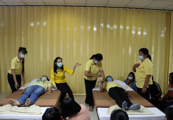 ภาพกิจกรรม โปรแกรมวิชาสาธารณสุขศาสตร์ จัดโครงการการส่งเสริมและสนับสนุนการจัดการเรียนการสอนเชิงบูรณาการกับการทํางาน (WIL) ของรายวิชาการพัฒนาอนามัยชุมชน เรื่อง การดูแลผู้ป่วยติดเตียง