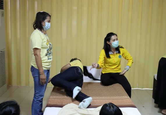 ภาพกิจกรรม โปรแกรมวิชาสาธารณสุขศาสตร์ จัดโครงการการส่งเสริมและสนับสนุนการจัดการเรียนการสอนเชิงบูรณาการกับการทํางาน (WIL) ของรายวิชาการพัฒนาอนามัยชุมชน เรื่อง การดูแลผู้ป่วยติดเตียง