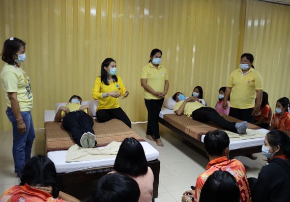 ภาพกิจกรรม โปรแกรมวิชาสาธารณสุขศาสตร์ จัดโครงการการส่งเสริมและสนับสนุนการจัดการเรียนการสอนเชิงบูรณาการกับการทํางาน (WIL) ของรายวิชาการพัฒนาอนามัยชุมชน เรื่อง การดูแลผู้ป่วยติดเตียง