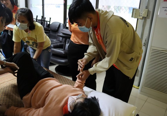 ภาพกิจกรรม โปรแกรมวิชาสาธารณสุขศาสตร์ จัดโครงการการส่งเสริมและสนับสนุนการจัดการเรียนการสอนเชิงบูรณาการกับการทํางาน (WIL) ของรายวิชาการพัฒนาอนามัยชุมชน เรื่อง การดูแลผู้ป่วยติดเตียง