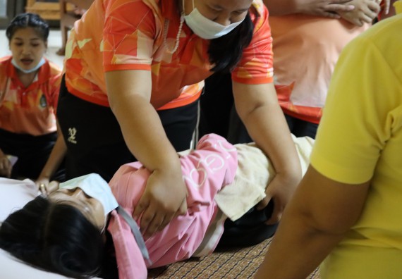 ภาพกิจกรรม โปรแกรมวิชาสาธารณสุขศาสตร์ จัดโครงการการส่งเสริมและสนับสนุนการจัดการเรียนการสอนเชิงบูรณาการกับการทํางาน (WIL) ของรายวิชาการพัฒนาอนามัยชุมชน เรื่อง การดูแลผู้ป่วยติดเตียง