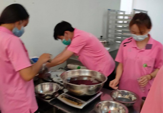 ภาพกิจกรรม โปรแกรมวิชาวิทยาศาสตร์และเทคโนโลยีการอาหาร จัดอบรมเชิงปฏิบัติการ เรื่อง การผลิตน้ำกล้วยไข่เพื่อสุขภาพ