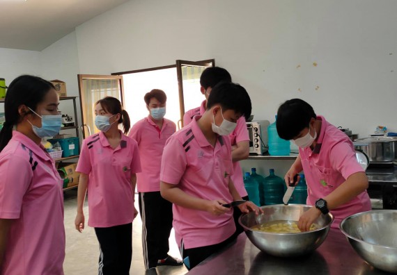 ภาพกิจกรรม โปรแกรมวิชาวิทยาศาสตร์และเทคโนโลยีการอาหาร จัดอบรมเชิงปฏิบัติการ เรื่อง การผลิตน้ำกล้วยไข่เพื่อสุขภาพ