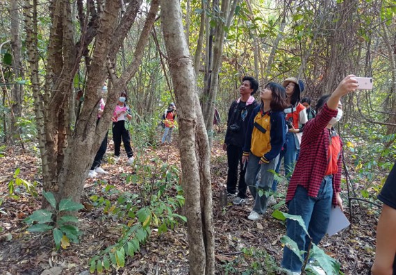 ภาพกิจกรรม โปรแกรมวิชาวิทยาศาสตร์สิ่งแวดล้อม จัดอบรมเชิงปฏิบัติการการสำรวจสมุนไพรโดยชุมชนเพื่อการอนุรักษ์