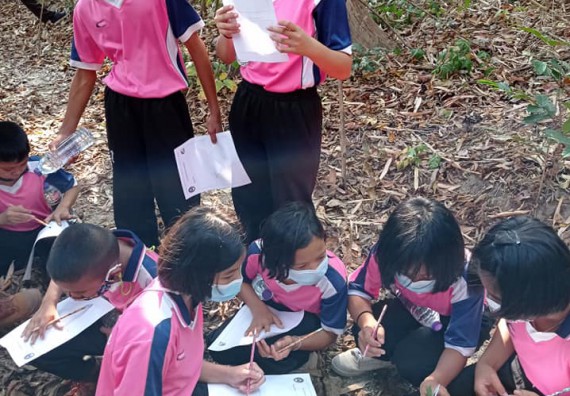 ภาพกิจกรรม โปรแกรมวิชาวิทยาศาสตร์สิ่งแวดล้อม จัดอบรมเชิงปฏิบัติการการสำรวจสมุนไพรโดยชุมชนเพื่อการอนุรักษ์