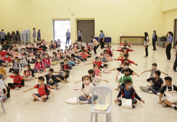 ภาพกิจกรรม คณะวิทยาศาสตร์และเทคโนโลยี จัดโครงการฝึกทักษะเพื่อพัฒนาอัจฉริยะภาพวิทยาศาสตร์ กิจกรรมค่ายวิทยาศาสตร์รุ่นจิ๋ว ระดับชั้นประถมศึกษาปีที่ 1-3 โรงเรียนอนุบาลกำแพงเพชร