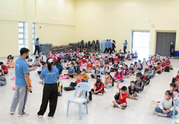 ภาพกิจกรรม คณะวิทยาศาสตร์และเทคโนโลยี จัดโครงการฝึกทักษะเพื่อพัฒนาอัจฉริยะภาพวิทยาศาสตร์ กิจกรรมค่ายวิทยาศาสตร์รุ่นจิ๋ว ระดับชั้นประถมศึกษาปีที่ 1-3 โรงเรียนอนุบาลกำแพงเพชร