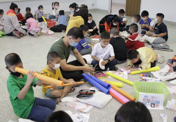 ภาพกิจกรรม คณะวิทยาศาสตร์และเทคโนโลยี จัดโครงการฝึกทักษะเพื่อพัฒนาอัจฉริยะภาพวิทยาศาสตร์ กิจกรรมค่ายวิทยาศาสตร์รุ่นจิ๋ว ระดับชั้นประถมศึกษาปีที่ 1-3 โรงเรียนอนุบาลกำแพงเพชร