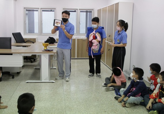 ภาพกิจกรรม คณะวิทยาศาสตร์และเทคโนโลยี จัดโครงการฝึกทักษะเพื่อพัฒนาอัจฉริยะภาพวิทยาศาสตร์ กิจกรรมค่ายวิทยาศาสตร์รุ่นจิ๋ว ระดับชั้นประถมศึกษาปีที่ 1-3 โรงเรียนอนุบาลกำแพงเพชร