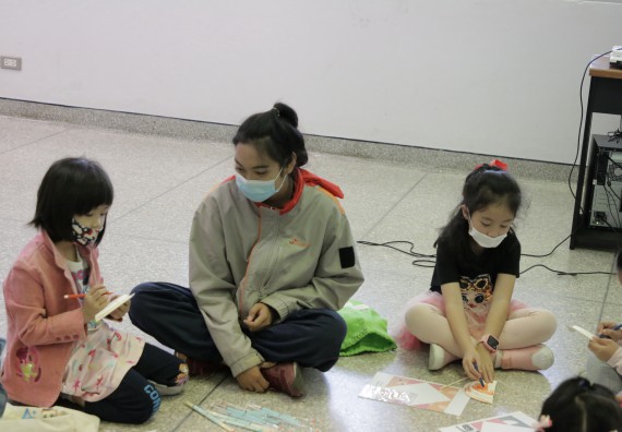 ภาพกิจกรรม คณะวิทยาศาสตร์และเทคโนโลยี จัดโครงการฝึกทักษะเพื่อพัฒนาอัจฉริยะภาพวิทยาศาสตร์ กิจกรรมค่ายวิทยาศาสตร์รุ่นจิ๋ว ระดับชั้นประถมศึกษาปีที่ 1-3 โรงเรียนอนุบาลกำแพงเพชร