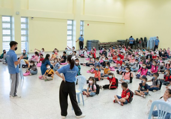 ภาพกิจกรรม คณะวิทยาศาสตร์และเทคโนโลยี จัดโครงการฝึกทักษะเพื่อพัฒนาอัจฉริยะภาพวิทยาศาสตร์ กิจกรรมค่ายวิทยาศาสตร์รุ่นจิ๋ว ระดับชั้นประถมศึกษาปีที่ 1-3 โรงเรียนอนุบาลกำแพงเพชร