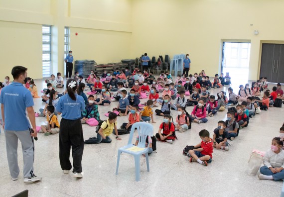 ภาพกิจกรรม คณะวิทยาศาสตร์และเทคโนโลยี จัดโครงการฝึกทักษะเพื่อพัฒนาอัจฉริยะภาพวิทยาศาสตร์ กิจกรรมค่ายวิทยาศาสตร์รุ่นจิ๋ว ระดับชั้นประถมศึกษาปีที่ 1-3 โรงเรียนอนุบาลกำแพงเพชร