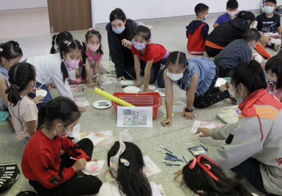 ภาพกิจกรรม คณะวิทยาศาสตร์และเทคโนโลยี จัดโครงการฝึกทักษะเพื่อพัฒนาอัจฉริยะภาพวิทยาศาสตร์ กิจกรรมค่ายวิทยาศาสตร์รุ่นจิ๋ว ระดับชั้นประถมศึกษาปีที่ 1-3 โรงเรียนอนุบาลกำแพงเพชร