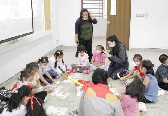 ภาพกิจกรรม คณะวิทยาศาสตร์และเทคโนโลยี จัดโครงการฝึกทักษะเพื่อพัฒนาอัจฉริยะภาพวิทยาศาสตร์ กิจกรรมค่ายวิทยาศาสตร์รุ่นจิ๋ว ระดับชั้นประถมศึกษาปีที่ 1-3 โรงเรียนอนุบาลกำแพงเพชร