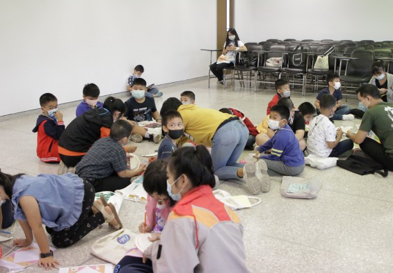 ภาพกิจกรรม คณะวิทยาศาสตร์และเทคโนโลยี จัดโครงการฝึกทักษะเพื่อพัฒนาอัจฉริยะภาพวิทยาศาสตร์ กิจกรรมค่ายวิทยาศาสตร์รุ่นจิ๋ว ระดับชั้นประถมศึกษาปีที่ 1-3 โรงเรียนอนุบาลกำแพงเพชร