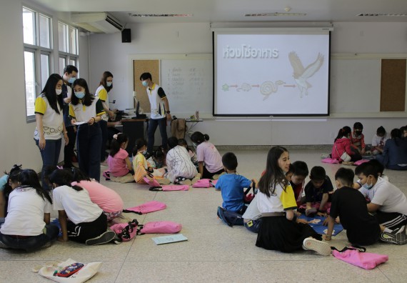 ภาพกิจกรรม คณะวิทยาศาสตร์และเทคโนโลยี จัดโครงการฝึกทักษะเพื่อพัฒนาอัจฉริยะภาพวิทยาศาสตร์ กิจกรรมค่ายวิทยาศาสตร์รุ่นจิ๋ว ระดับชั้นประถมศึกษาปีที่ 1-3 โรงเรียนอนุบาลกำแพงเพชร