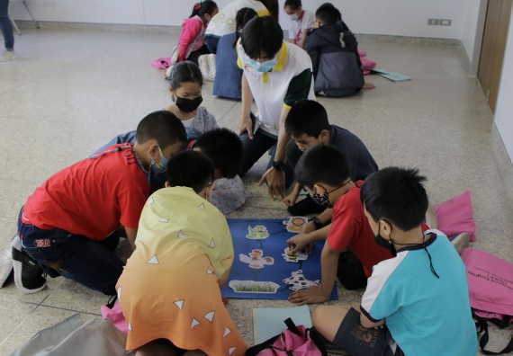 ภาพกิจกรรม คณะวิทยาศาสตร์และเทคโนโลยี จัดโครงการฝึกทักษะเพื่อพัฒนาอัจฉริยะภาพวิทยาศาสตร์ กิจกรรมค่ายวิทยาศาสตร์รุ่นจิ๋ว ระดับชั้นประถมศึกษาปีที่ 1-3 โรงเรียนอนุบาลกำแพงเพชร