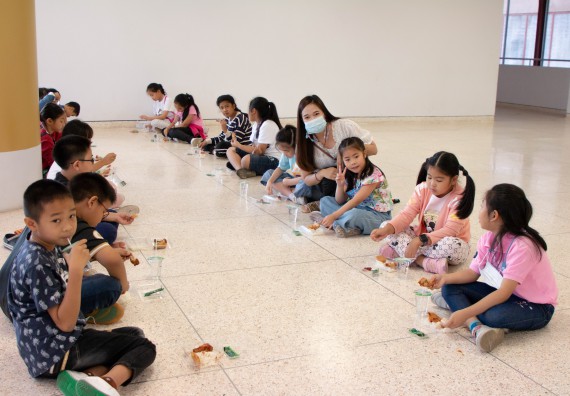 ภาพกิจกรรม คณะวิทยาศาสตร์และเทคโนโลยี จัดโครงการฝึกทักษะเพื่อพัฒนาอัจฉริยะภาพวิทยาศาสตร์ กิจกรรมค่ายวิทยาศาสตร์รุ่นจิ๋ว ระดับชั้นประถมศึกษาปีที่ 1-3 โรงเรียนอนุบาลกำแพงเพชร