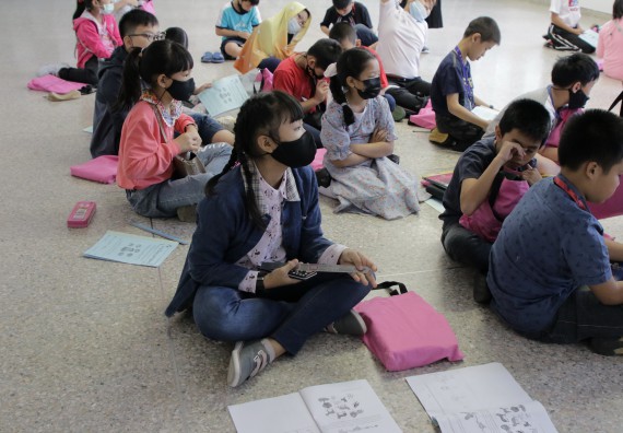 ภาพกิจกรรม คณะวิทยาศาสตร์และเทคโนโลยี จัดโครงการฝึกทักษะเพื่อพัฒนาอัจฉริยะภาพวิทยาศาสตร์ กิจกรรมค่ายวิทยาศาสตร์รุ่นจิ๋ว ระดับชั้นประถมศึกษาปีที่ 1-3 โรงเรียนอนุบาลกำแพงเพชร