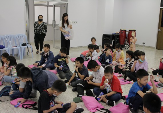 ภาพกิจกรรม คณะวิทยาศาสตร์และเทคโนโลยี จัดโครงการฝึกทักษะเพื่อพัฒนาอัจฉริยะภาพวิทยาศาสตร์ กิจกรรมค่ายวิทยาศาสตร์รุ่นจิ๋ว ระดับชั้นประถมศึกษาปีที่ 1-3 โรงเรียนอนุบาลกำแพงเพชร