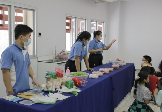 ภาพกิจกรรม คณะวิทยาศาสตร์และเทคโนโลยี จัดโครงการฝึกทักษะเพื่อพัฒนาอัจฉริยะภาพวิทยาศาสตร์ กิจกรรมค่ายวิทยาศาสตร์รุ่นจิ๋ว ระดับชั้นประถมศึกษาปีที่ 1-3 โรงเรียนอนุบาลกำแพงเพชร