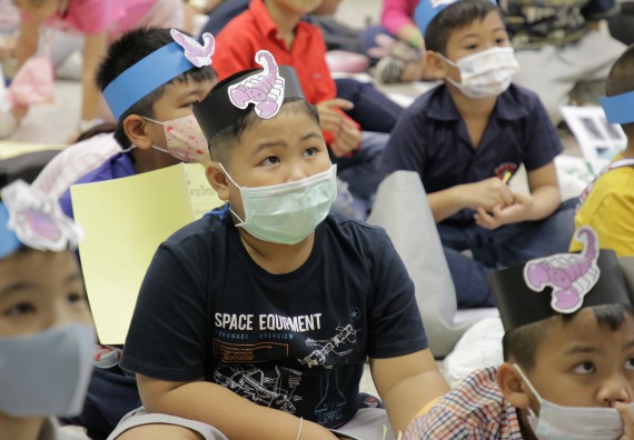 ภาพกิจกรรม คณะวิทยาศาสตร์และเทคโนโลยี จัดโครงการฝึกทักษะเพื่อพัฒนาอัจฉริยะภาพวิทยาศาสตร์ กิจกรรมค่ายวิทยาศาสตร์รุ่นจิ๋ว ระดับชั้นประถมศึกษาปีที่ 1-3 โรงเรียนอนุบาลกำแพงเพชร