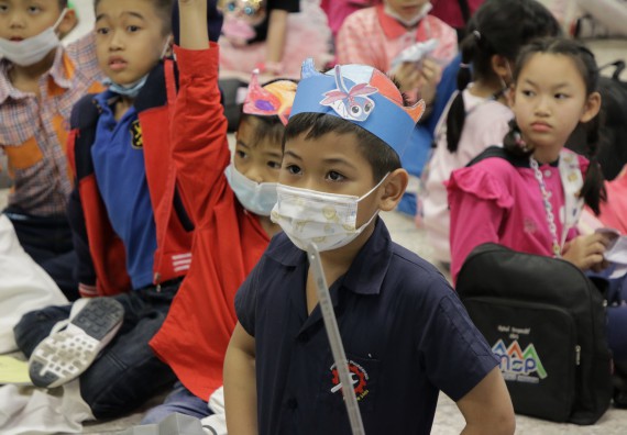 ภาพกิจกรรม คณะวิทยาศาสตร์และเทคโนโลยี จัดโครงการฝึกทักษะเพื่อพัฒนาอัจฉริยะภาพวิทยาศาสตร์ กิจกรรมค่ายวิทยาศาสตร์รุ่นจิ๋ว ระดับชั้นประถมศึกษาปีที่ 1-3 โรงเรียนอนุบาลกำแพงเพชร