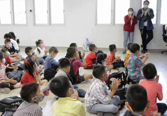 ภาพกิจกรรม คณะวิทยาศาสตร์และเทคโนโลยี จัดโครงการฝึกทักษะเพื่อพัฒนาอัจฉริยะภาพวิทยาศาสตร์ กิจกรรมค่ายวิทยาศาสตร์รุ่นจิ๋ว ระดับชั้นประถมศึกษาปีที่ 1-3 โรงเรียนอนุบาลกำแพงเพชร