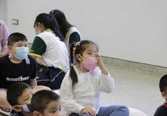 ภาพกิจกรรม คณะวิทยาศาสตร์และเทคโนโลยี จัดโครงการฝึกทักษะเพื่อพัฒนาอัจฉริยะภาพวิทยาศาสตร์ กิจกรรมค่ายวิทยาศาสตร์รุ่นจิ๋ว ระดับชั้นประถมศึกษาปีที่ 1-3 โรงเรียนอนุบาลกำแพงเพชร