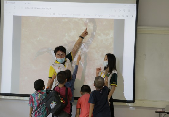 ภาพกิจกรรม คณะวิทยาศาสตร์และเทคโนโลยี จัดโครงการฝึกทักษะเพื่อพัฒนาอัจฉริยะภาพวิทยาศาสตร์ กิจกรรมค่ายวิทยาศาสตร์รุ่นจิ๋ว ระดับชั้นประถมศึกษาปีที่ 1-3 โรงเรียนอนุบาลกำแพงเพชร