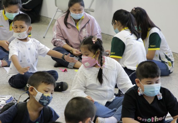 ภาพกิจกรรม คณะวิทยาศาสตร์และเทคโนโลยี จัดโครงการฝึกทักษะเพื่อพัฒนาอัจฉริยะภาพวิทยาศาสตร์ กิจกรรมค่ายวิทยาศาสตร์รุ่นจิ๋ว ระดับชั้นประถมศึกษาปีที่ 1-3 โรงเรียนอนุบาลกำแพงเพชร