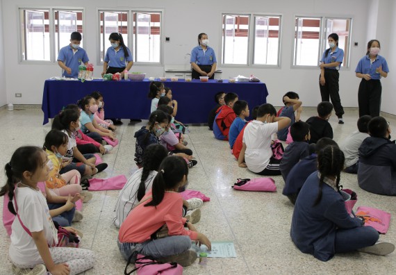 ภาพกิจกรรม คณะวิทยาศาสตร์และเทคโนโลยี จัดโครงการฝึกทักษะเพื่อพัฒนาอัจฉริยะภาพวิทยาศาสตร์ กิจกรรมค่ายวิทยาศาสตร์รุ่นจิ๋ว ระดับชั้นประถมศึกษาปีที่ 1-3 โรงเรียนอนุบาลกำแพงเพชร