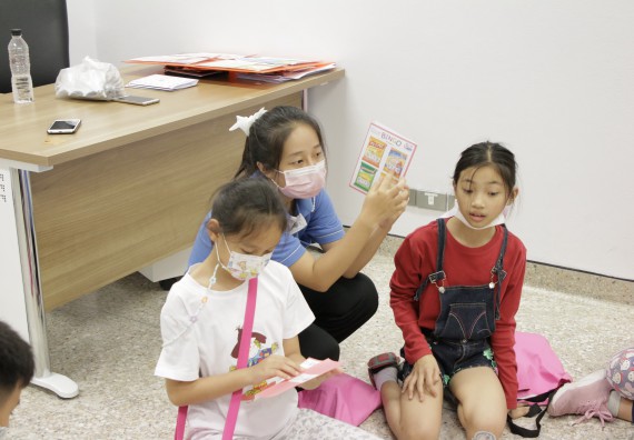 ภาพกิจกรรม คณะวิทยาศาสตร์และเทคโนโลยี จัดโครงการฝึกทักษะเพื่อพัฒนาอัจฉริยะภาพวิทยาศาสตร์ กิจกรรมค่ายวิทยาศาสตร์รุ่นจิ๋ว ระดับชั้นประถมศึกษาปีที่ 1-3 โรงเรียนอนุบาลกำแพงเพชร