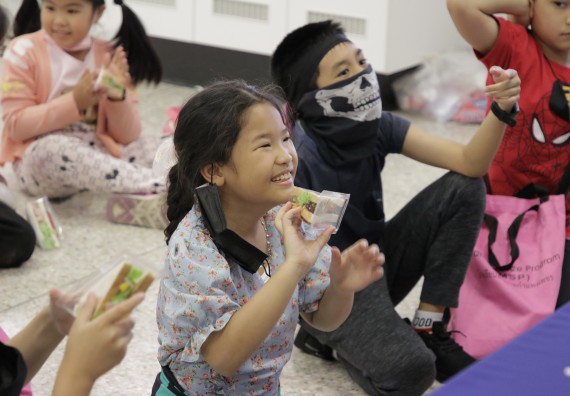 ภาพกิจกรรม คณะวิทยาศาสตร์และเทคโนโลยี จัดโครงการฝึกทักษะเพื่อพัฒนาอัจฉริยะภาพวิทยาศาสตร์ กิจกรรมค่ายวิทยาศาสตร์รุ่นจิ๋ว ระดับชั้นประถมศึกษาปีที่ 1-3 โรงเรียนอนุบาลกำแพงเพชร