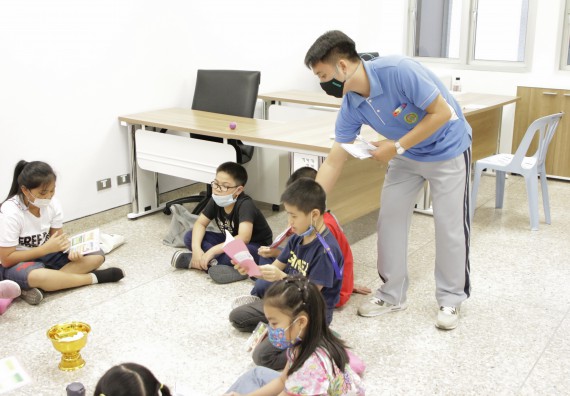 ภาพกิจกรรม คณะวิทยาศาสตร์และเทคโนโลยี จัดโครงการฝึกทักษะเพื่อพัฒนาอัจฉริยะภาพวิทยาศาสตร์ กิจกรรมค่ายวิทยาศาสตร์รุ่นจิ๋ว ระดับชั้นประถมศึกษาปีที่ 1-3 โรงเรียนอนุบาลกำแพงเพชร