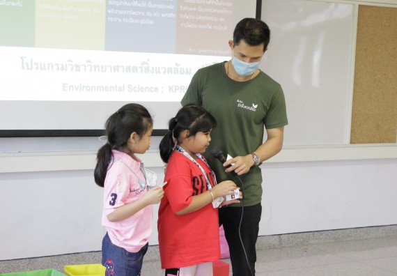 ภาพกิจกรรม คณะวิทยาศาสตร์และเทคโนโลยี จัดโครงการฝึกทักษะเพื่อพัฒนาอัจฉริยะภาพวิทยาศาสตร์ กิจกรรมค่ายวิทยาศาสตร์รุ่นจิ๋ว ระดับชั้นประถมศึกษาปีที่ 1-3 โรงเรียนอนุบาลกำแพงเพชร