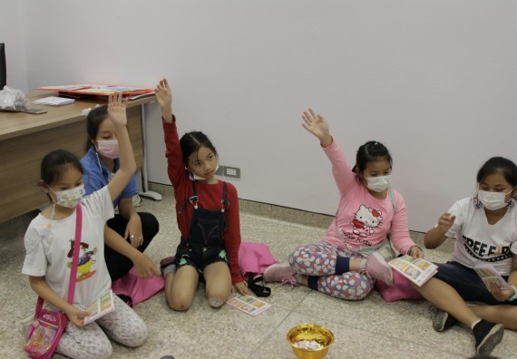 ภาพกิจกรรม คณะวิทยาศาสตร์และเทคโนโลยี จัดโครงการฝึกทักษะเพื่อพัฒนาอัจฉริยะภาพวิทยาศาสตร์ กิจกรรมค่ายวิทยาศาสตร์รุ่นจิ๋ว ระดับชั้นประถมศึกษาปีที่ 1-3 โรงเรียนอนุบาลกำแพงเพชร