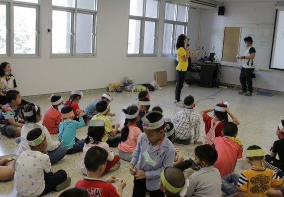 ภาพกิจกรรม คณะวิทยาศาสตร์และเทคโนโลยี จัดโครงการฝึกทักษะเพื่อพัฒนาอัจฉริยะภาพวิทยาศาสตร์ กิจกรรมค่ายวิทยาศาสตร์รุ่นจิ๋ว ระดับชั้นประถมศึกษาปีที่ 1-3 โรงเรียนอนุบาลกำแพงเพชร