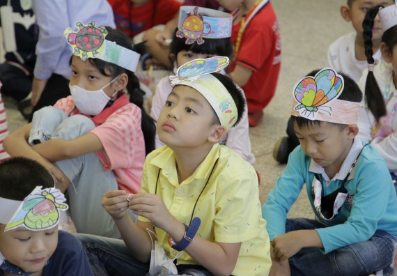 ภาพกิจกรรม คณะวิทยาศาสตร์และเทคโนโลยี จัดโครงการฝึกทักษะเพื่อพัฒนาอัจฉริยะภาพวิทยาศาสตร์ กิจกรรมค่ายวิทยาศาสตร์รุ่นจิ๋ว ระดับชั้นประถมศึกษาปีที่ 1-3 โรงเรียนอนุบาลกำแพงเพชร