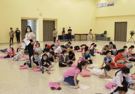 ภาพกิจกรรม คณะวิทยาศาสตร์และเทคโนโลยี จัดโครงการฝึกทักษะเพื่อพัฒนาอัจฉริยะภาพวิทยาศาสตร์ กิจกรรมค่ายวิทยาศาสตร์รุ่นจิ๋ว ระดับชั้นประถมศึกษาปีที่ 1-3 โรงเรียนอนุบาลกำแพงเพชร