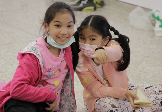 ภาพกิจกรรม คณะวิทยาศาสตร์และเทคโนโลยี จัดโครงการฝึกทักษะเพื่อพัฒนาอัจฉริยะภาพวิทยาศาสตร์ กิจกรรมค่ายวิทยาศาสตร์รุ่นจิ๋ว ระดับชั้นประถมศึกษาปีที่ 1-3 โรงเรียนอนุบาลกำแพงเพชร