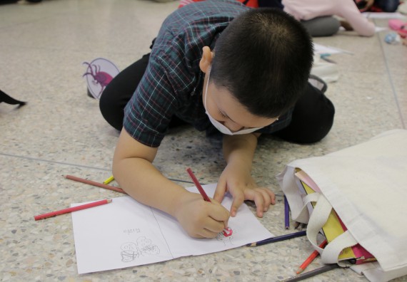 ภาพกิจกรรม คณะวิทยาศาสตร์และเทคโนโลยี จัดโครงการฝึกทักษะเพื่อพัฒนาอัจฉริยะภาพวิทยาศาสตร์ กิจกรรมค่ายวิทยาศาสตร์รุ่นจิ๋ว ระดับชั้นประถมศึกษาปีที่ 1-3 โรงเรียนอนุบาลกำแพงเพชร