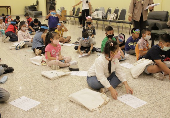 ภาพกิจกรรม คณะวิทยาศาสตร์และเทคโนโลยี จัดโครงการฝึกทักษะเพื่อพัฒนาอัจฉริยะภาพวิทยาศาสตร์ กิจกรรมค่ายวิทยาศาสตร์รุ่นจิ๋ว ระดับชั้นประถมศึกษาปีที่ 1-3 โรงเรียนอนุบาลกำแพงเพชร